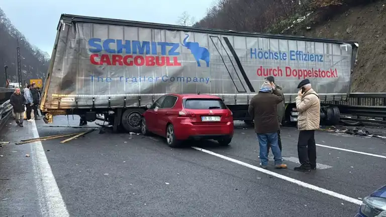 Bolu Dağı Tüneli'nde Tır Makasladı, Trafik Kapatıldı!